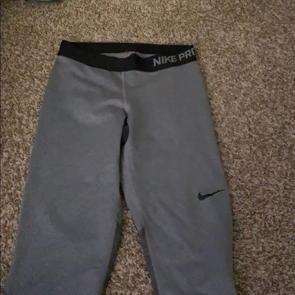 nike capre leggings